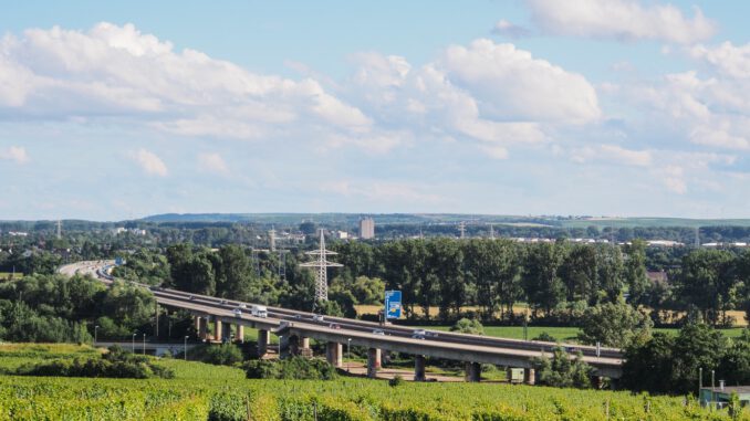 Ein Tag Vollsperrung auf der A671 wegen Arbeiten an der Mainbrücke Hochheim