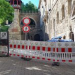 Fassadenschaden an Gebäude bei Kaiser Friedrich Therme führt zu Straßensperrungen