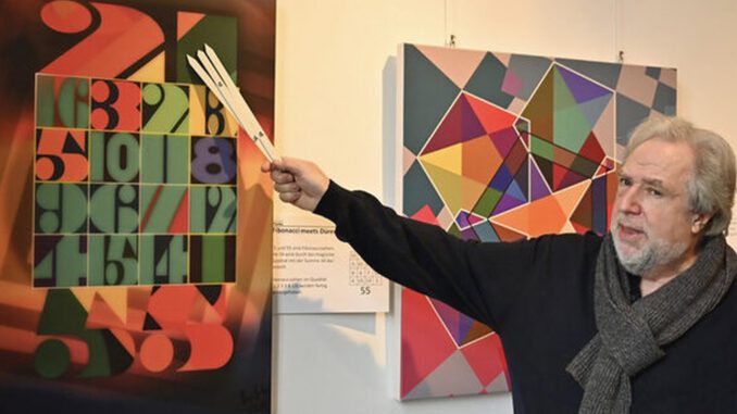 Geometrische Kompositionen und Farbe: Jürgen Felger stellt digitale Drucke im Rathaus aus