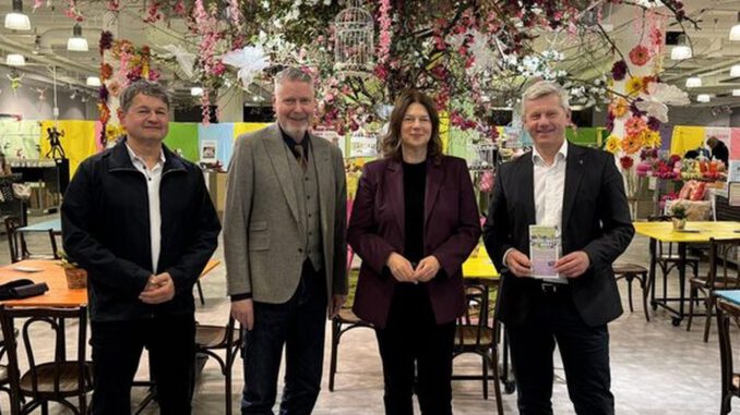 Leerstehendes SportScheck Haus in Wiesbaden wird temporär zum Frühlingsmarkt Leerstehendes SportScheck Haus in Wiesbaden wird temporär zum Frühlingsmarkt