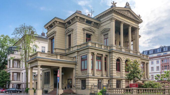 Leseparty in Wiesbaden am 18. April: Kostenloses gemeinsames Lesen in der Villa Clementine