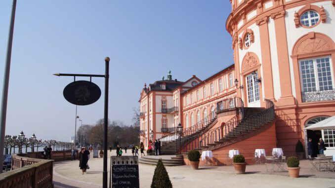 Weinfest im Schloss Biebrich präsentiert Rheingauer Vielfalt