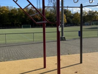 Wiesbaden eröffnet Calisthenics Station und öffentlichen Basketballkorb in Amöneburg