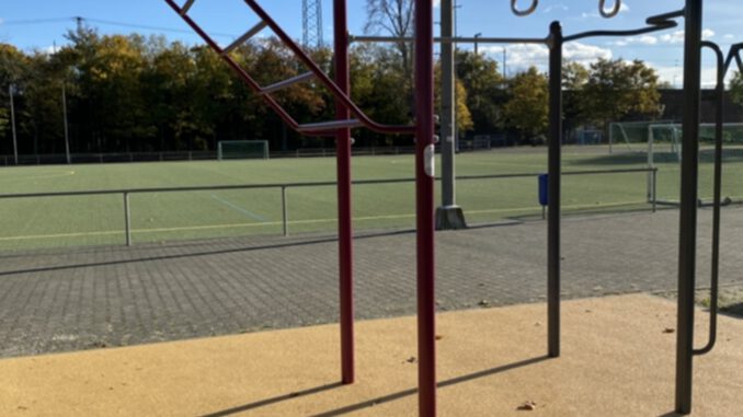 Wiesbaden eröffnet Calisthenics Station und öffentlichen Basketballkorb in Amöneburg Wiesbaden eröffnet Calisthenics Station und öffentlichen Basketballkorb in Amöneburg
