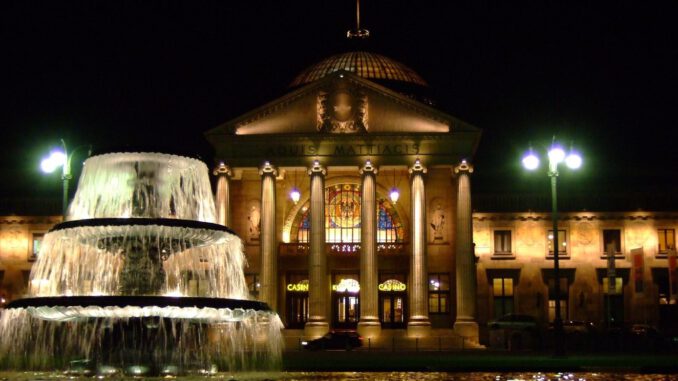 Wiesbaden kündigt Drohnenshow an und verschärft Kontrollen am Kurhaus Wiesbaden kündigt Drohnenshow an und verschärft Kontrollen am Kurhaus